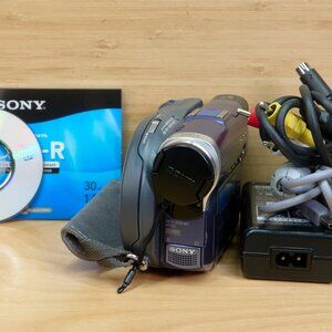 Sony DCR-DVD101 DVD Handycam Camcorder, Carl Zeiss Vario Tessar Lens, Made in Ja